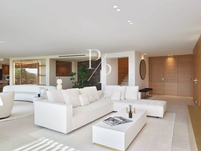 Image No.9-5 Bed House for sale