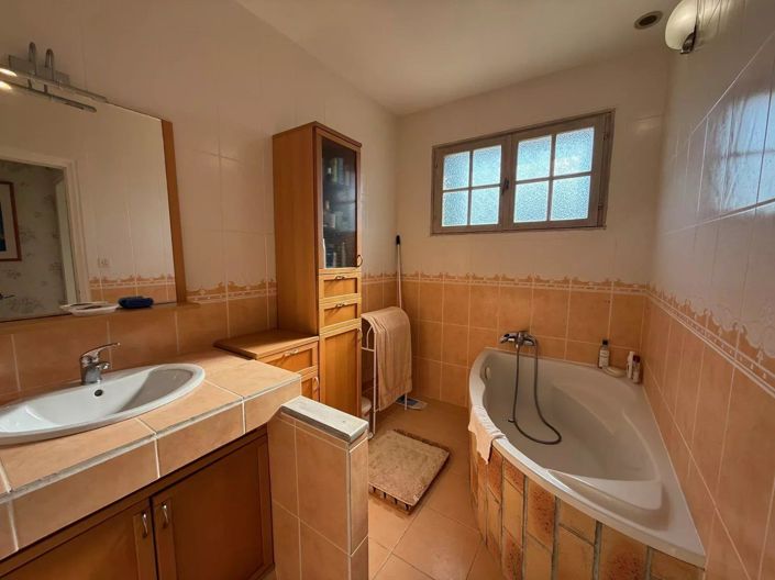 Image No.6-4 Bed House for sale