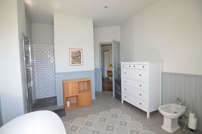 Image No.22-4 Bed House for sale