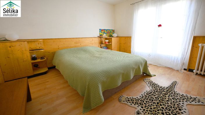 Image No.9-3 Bed House for sale