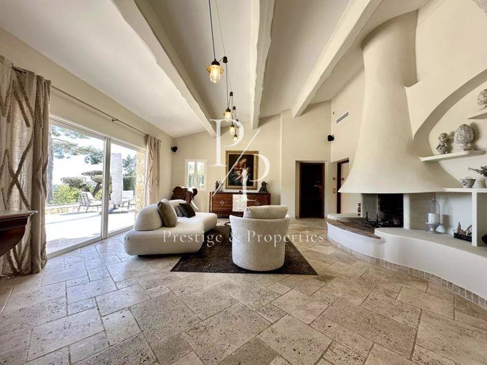 Image No.4-6 Bed House for sale