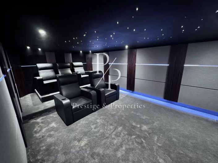 Image No.8-6 Bed House for sale