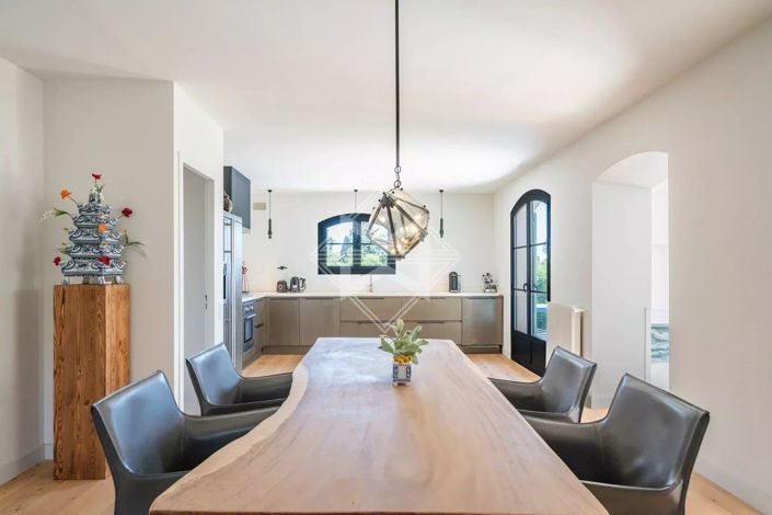 Image No.5-5 Bed House for sale