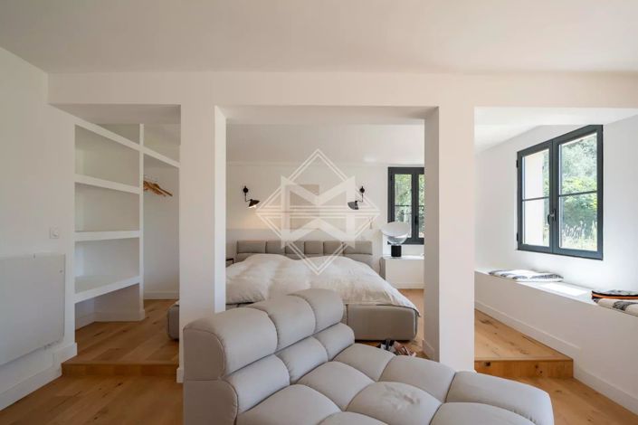 Image No.7-5 Bed House for sale