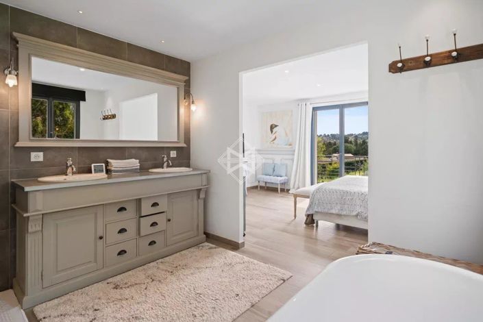 Image No.12-4 Bed House for sale