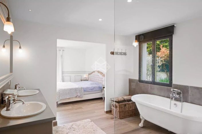 Image No.14-4 Bed House for sale