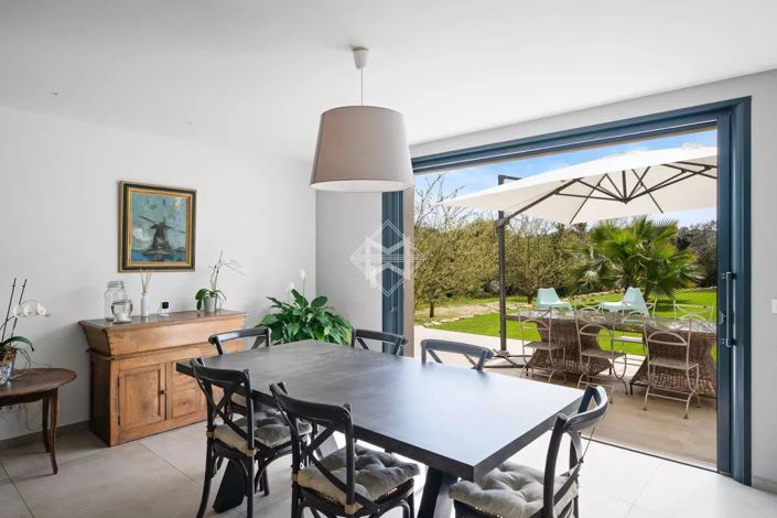 Image No.8-4 Bed House for sale