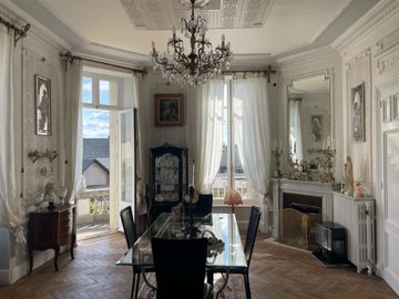 1 - Arches, House