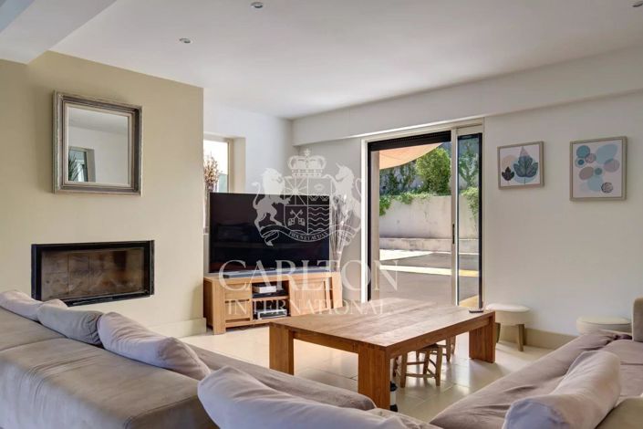 Image No.12-6 Bed House for sale