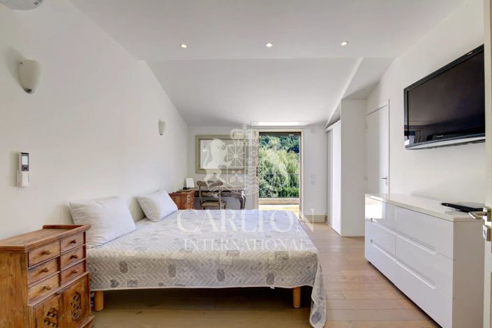 Image No.15-6 Bed House for sale