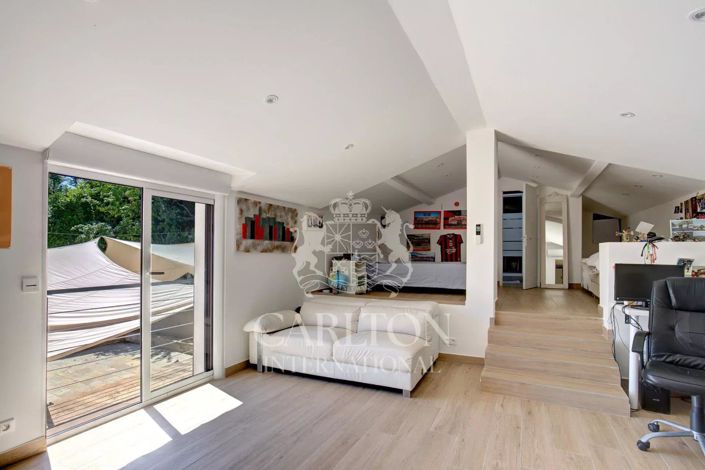 Image No.20-6 Bed House for sale