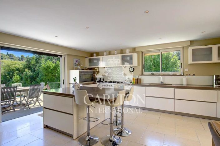 Image No.6-6 Bed House for sale