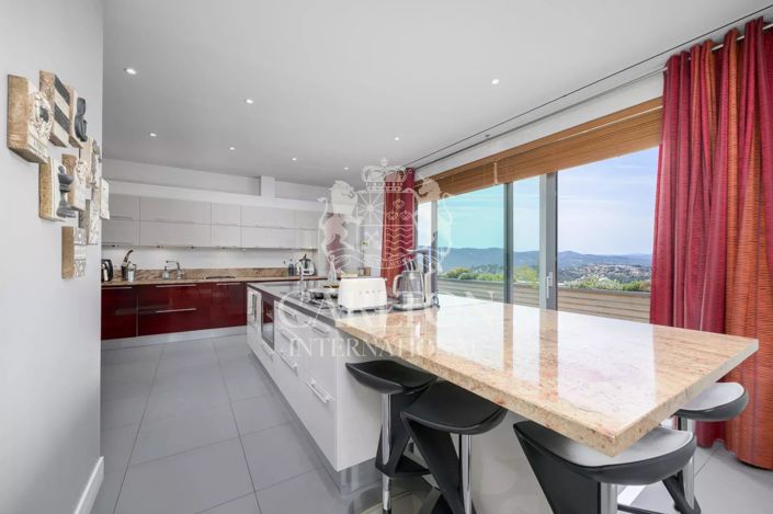 Image No.11-5 Bed House for sale