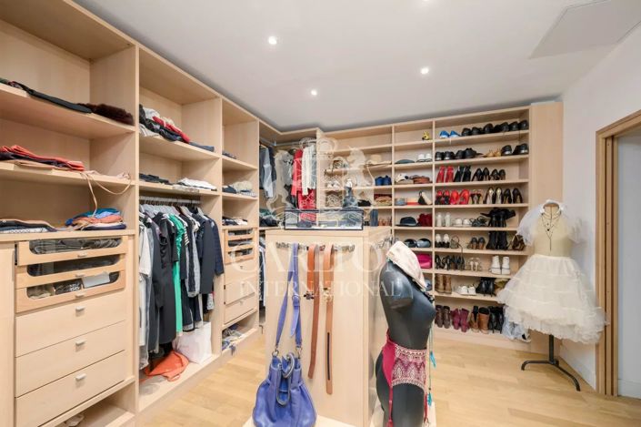 Image No.24-5 Bed House for sale