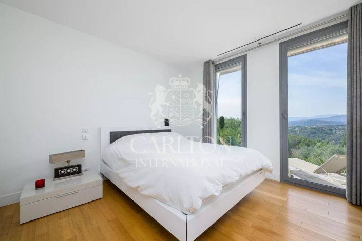 Image No.26-5 Bed House for sale