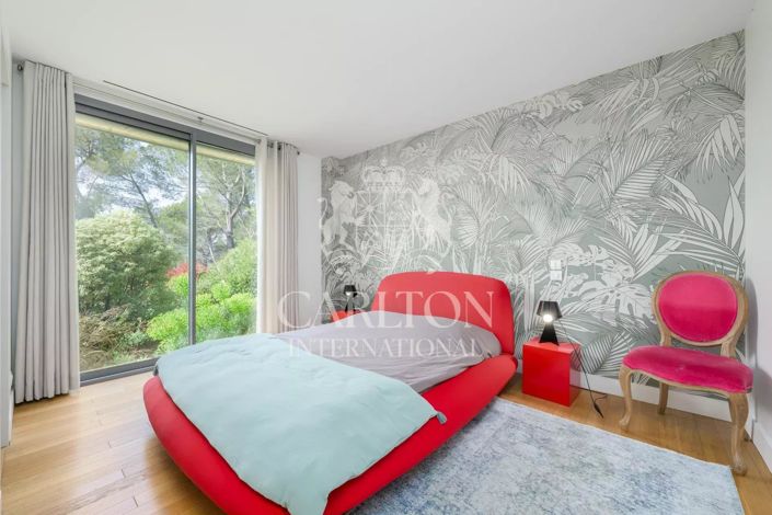 Image No.28-5 Bed House for sale