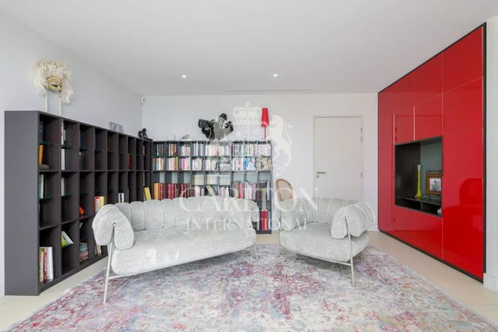 Image No.35-5 Bed House for sale