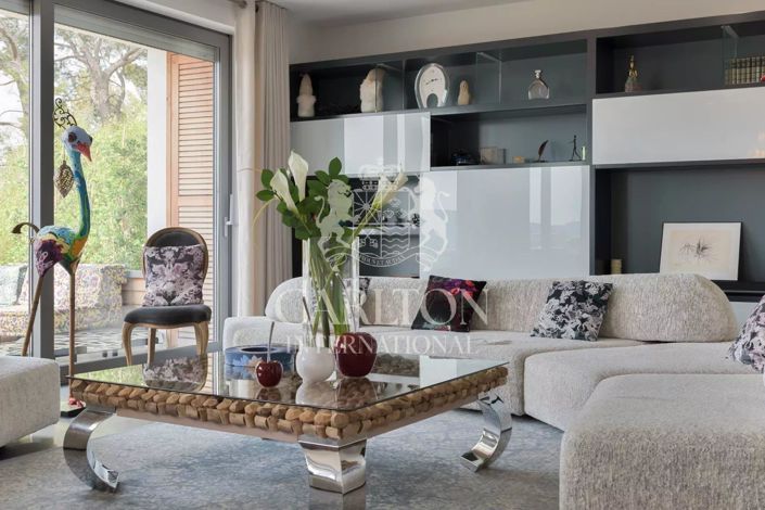 Image No.6-5 Bed House for sale