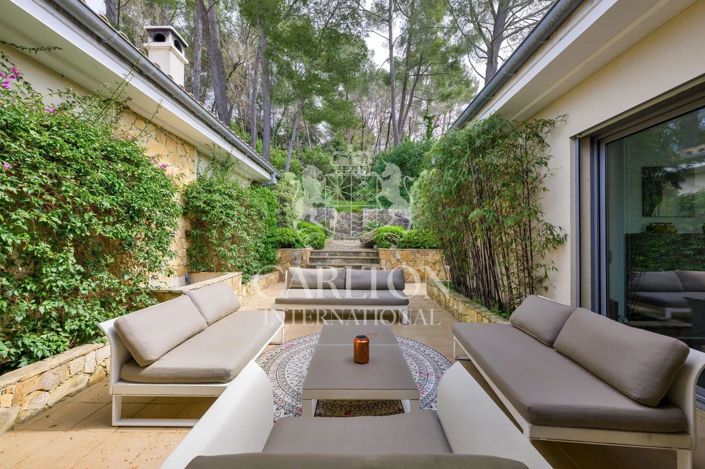 Image No.8-5 Bed House for sale