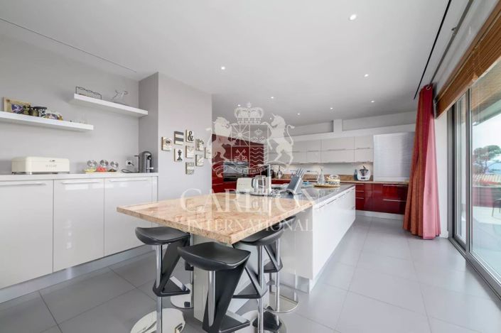 Image No.9-5 Bed House for sale