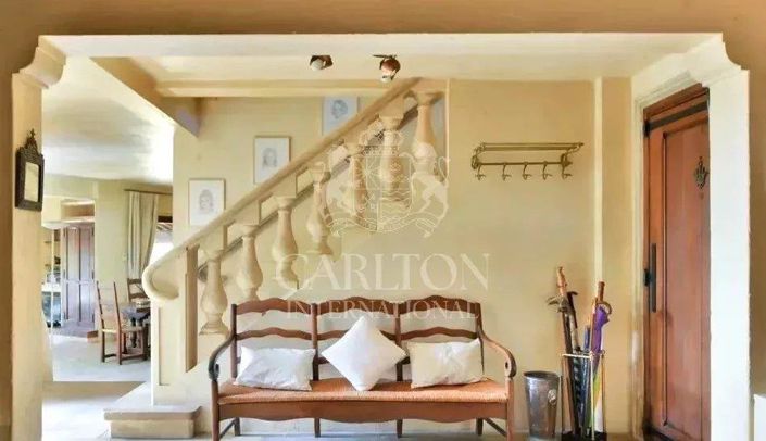 Image No.8-5 Bed House for sale