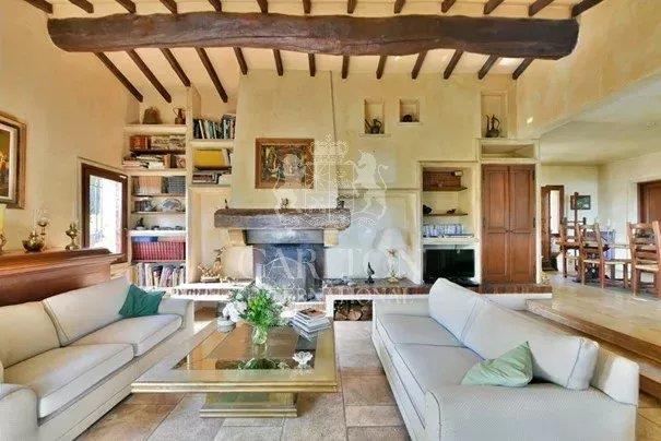 Image No.9-5 Bed House for sale