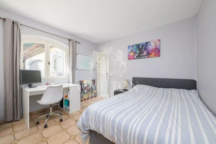 Image No.18-4 Bed House for sale