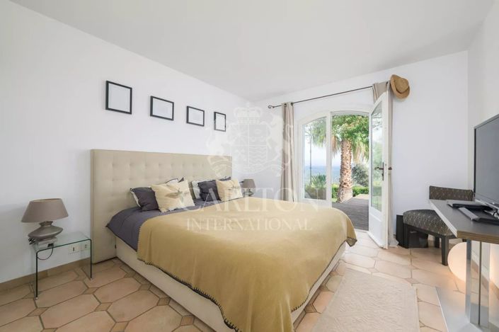 Image No.8-4 Bed House for sale