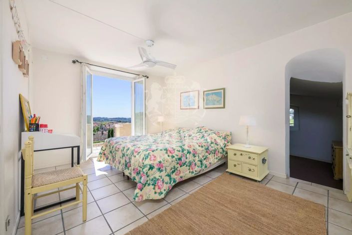 Image No.16-5 Bed House for sale