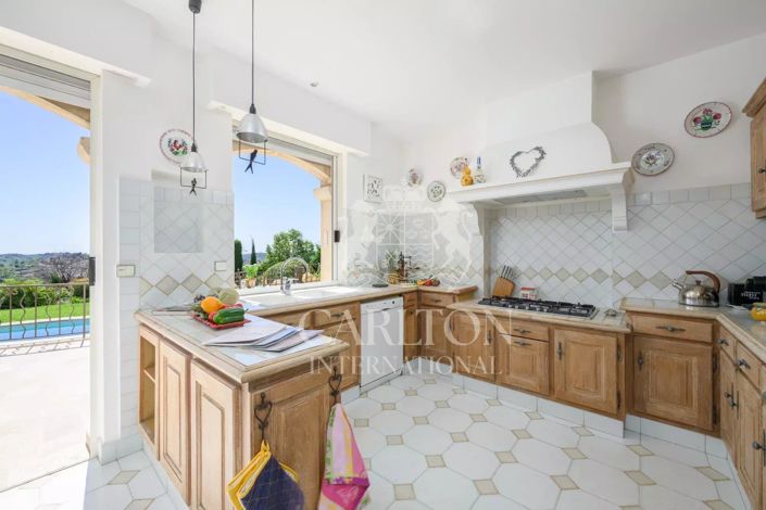 Image No.7-5 Bed House for sale