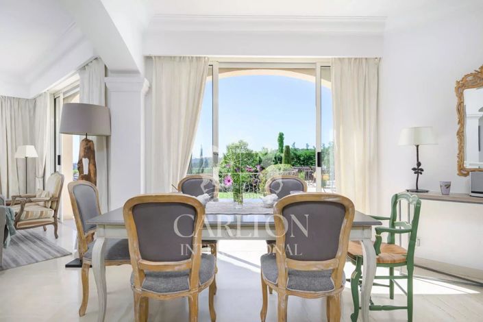 Image No.8-5 Bed House for sale