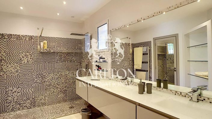 Image No.12-4 Bed House for sale