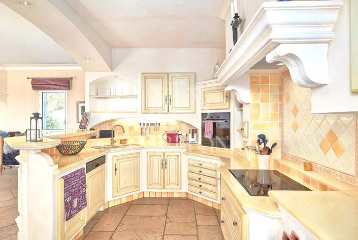 Image No.7-4 Bed House for sale