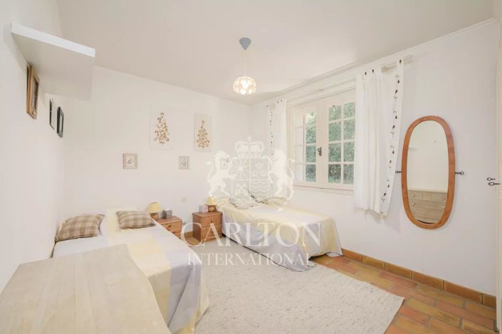 Image No.17-3 Bed House for sale