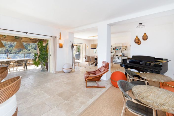 Image No.7-6 Bed House for sale