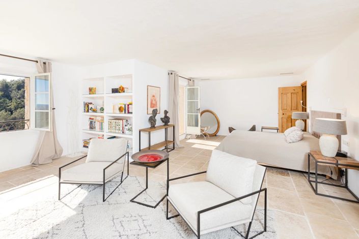 Image No.8-6 Bed House for sale