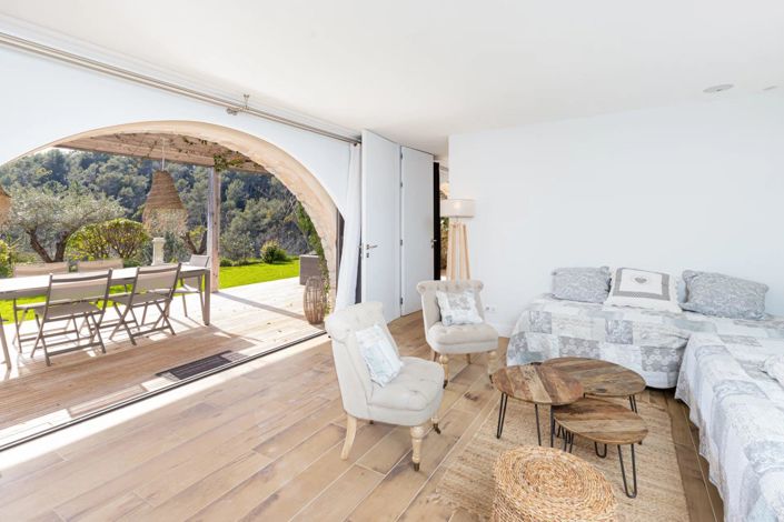 Image No.9-6 Bed House for sale