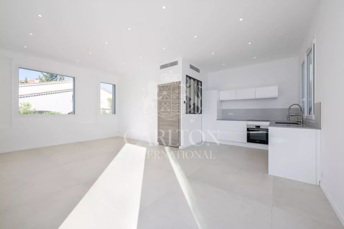 Image No.2-4 Bed House for sale