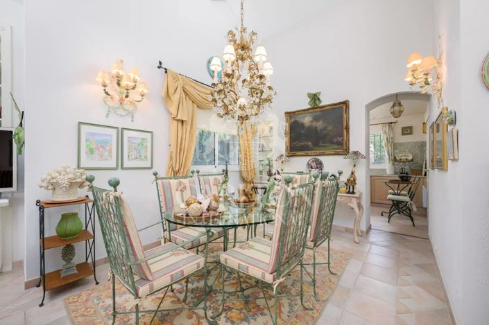 Image No.8-4 Bed House for sale