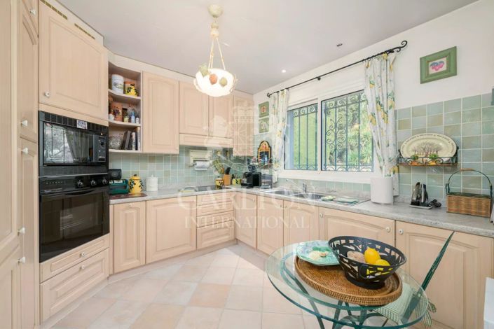 Image No.9-4 Bed House for sale