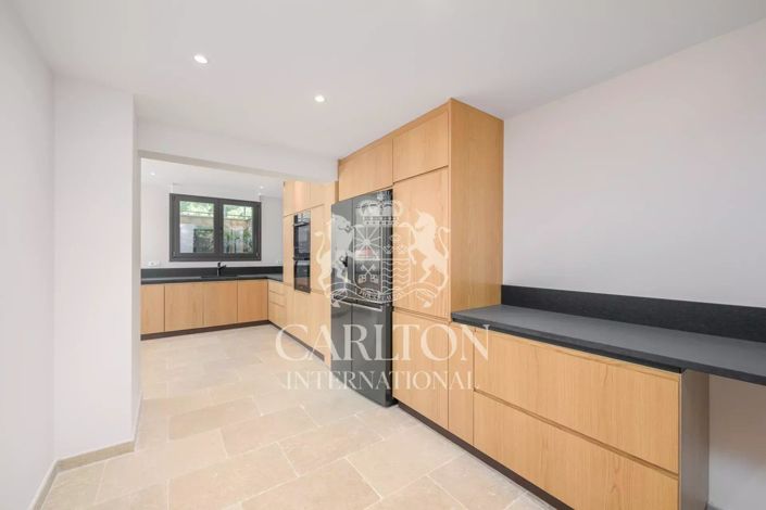 Image No.15-5 Bed House for sale