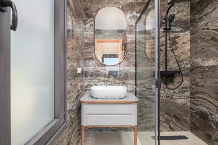 Image No.24-5 Bed House for sale