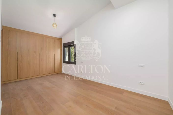 Image No.25-5 Bed House for sale