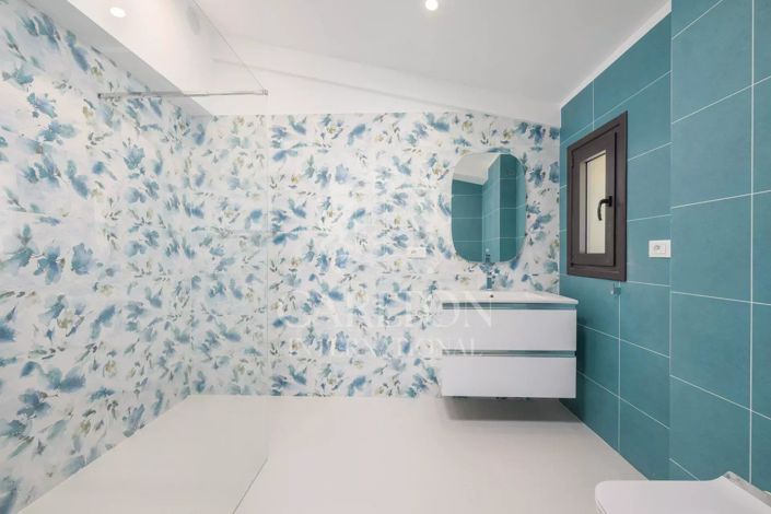 Image No.26-5 Bed House for sale