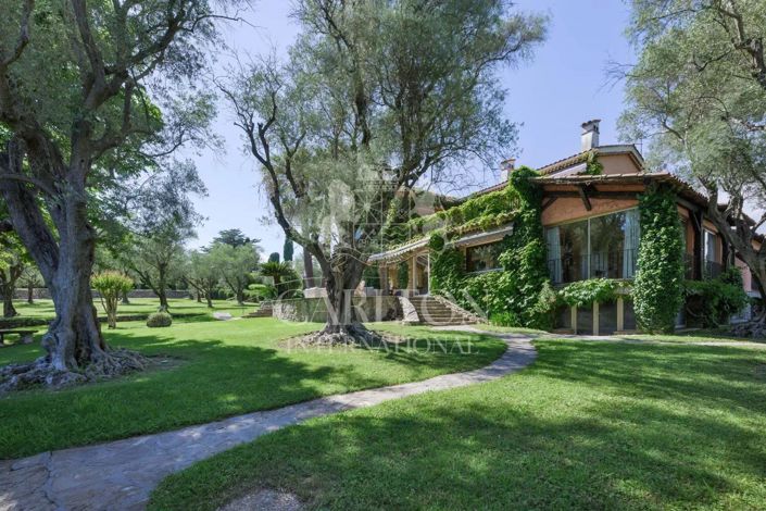 Image No.1-4 Bed House for sale