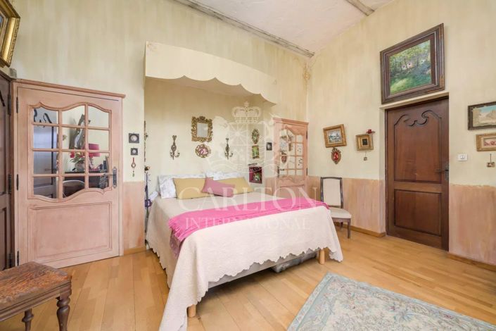 Image No.18-5 Bed House for sale