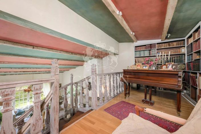 Image No.19-5 Bed House for sale