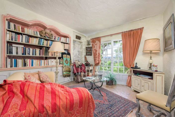 Image No.21-5 Bed House for sale