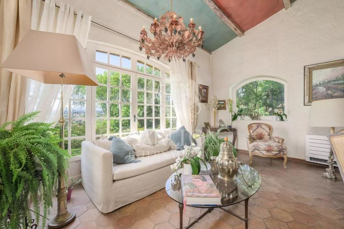 Image No.7-5 Bed House for sale