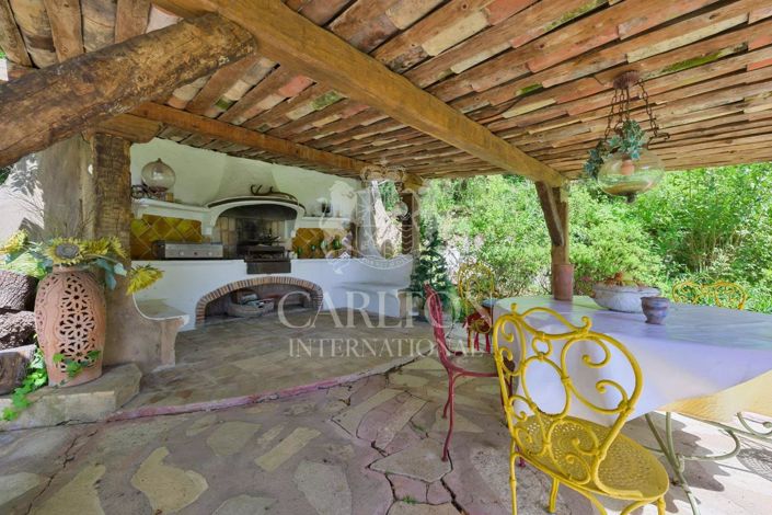 Image No.8-5 Bed House for sale